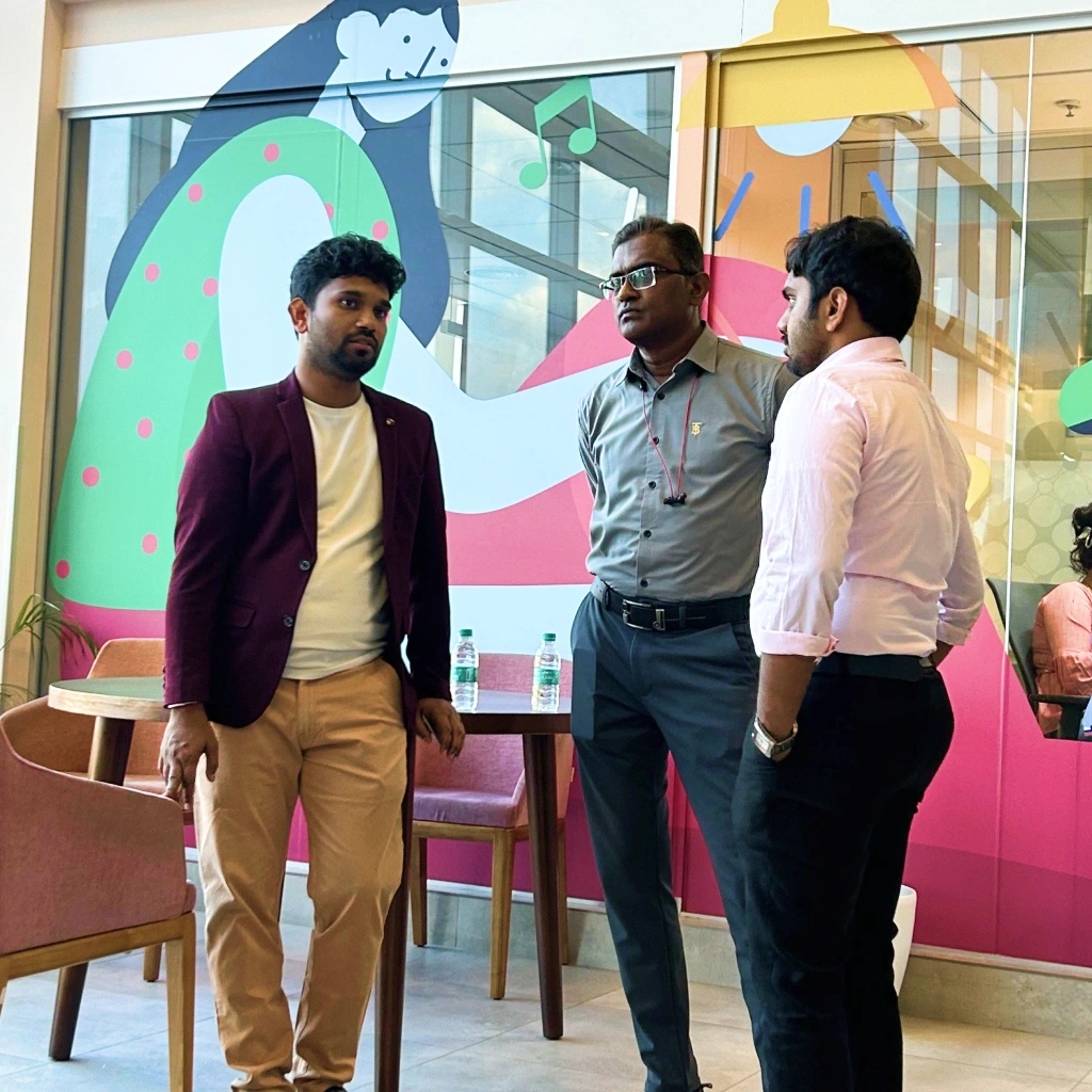 About features scroll big image